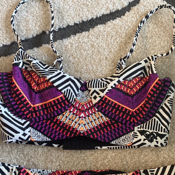 Roxy Bikini Set - Picture 2 of 8